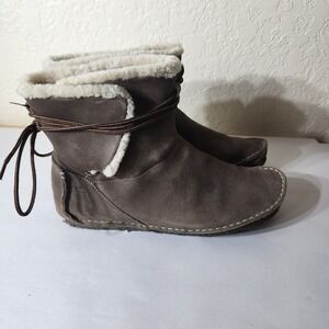 Clarks Originals Brown Suede Shearling Lined Moccasin Ankle Boots Women